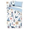 Dekbedovertrek met zeevaart thema en lichtblauwe tinten.