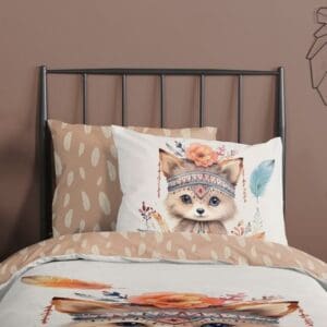 Kinderbed met schattig vossendessin en bloemen