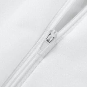 Close-up witte ritssluiting op kledingstuk